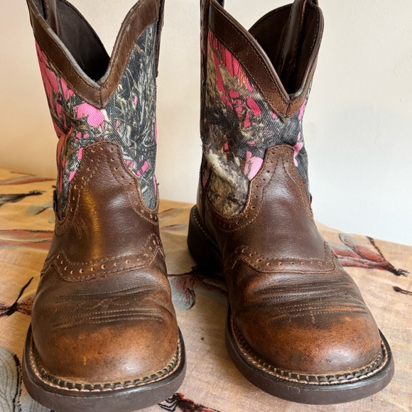 Justin Boots Gypsy Pink Camo Aged Bark Leather/Canvas - Picture 3 of 6